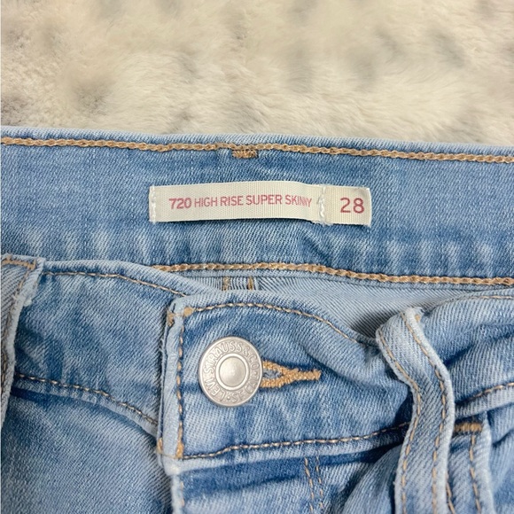 Levi’s Women’s Jeans - Picture 4 of 5